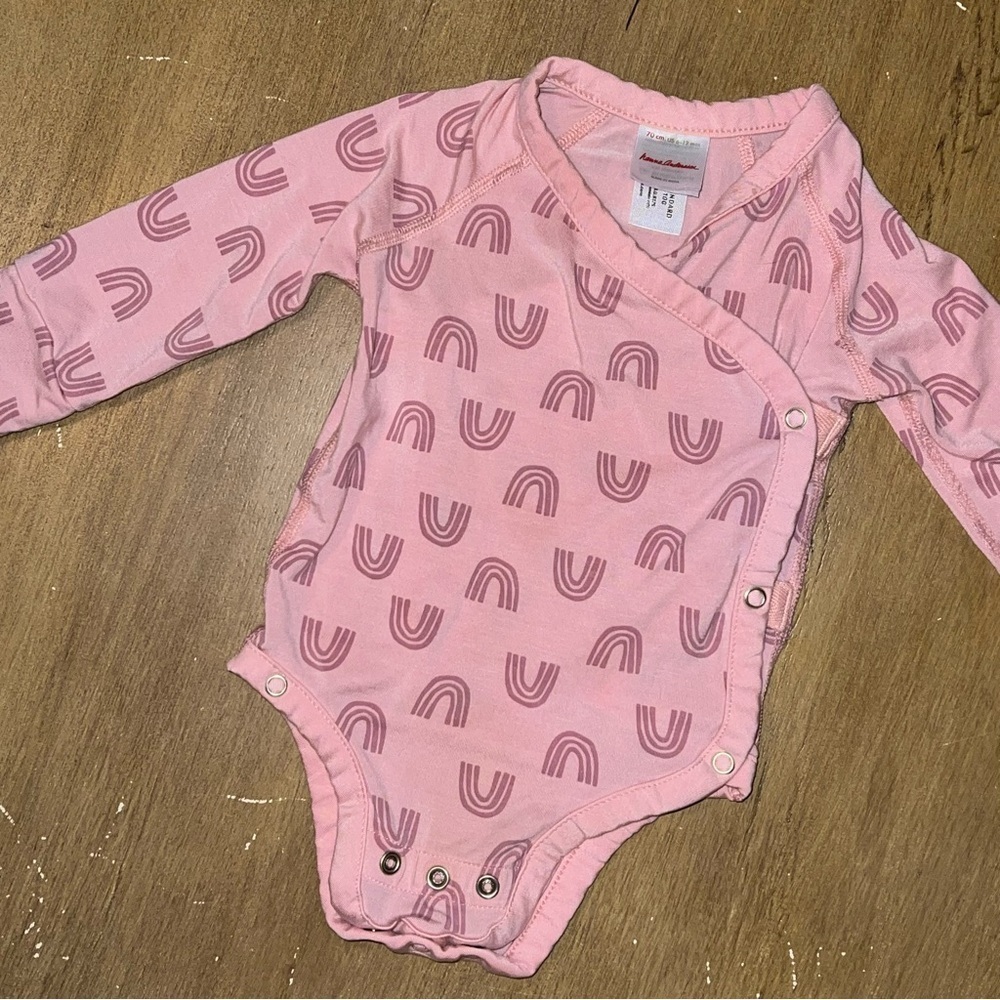 Hanna Andersson Layette Baby Top 6-12 Months in Pink Rainbow Print One Piece